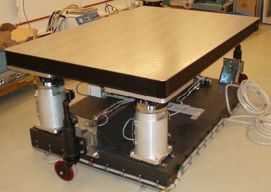 Experiment Table with airpads at Petra III